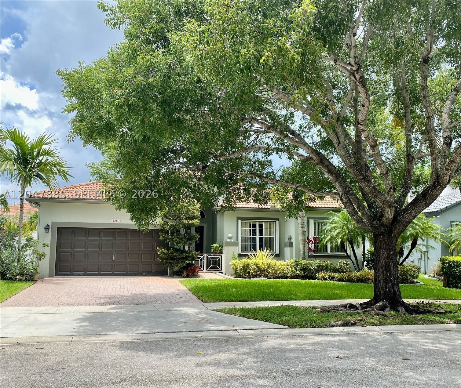 628 SW 168th Ter – photo 1 of 40