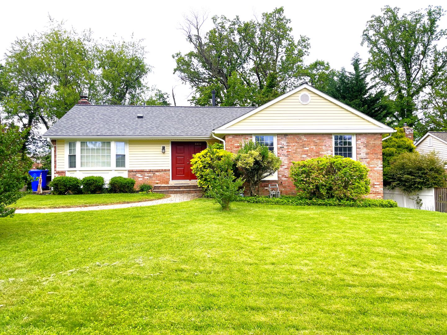 Beautiful 5 bedroom/2.5 bath with large yard – photo 1
