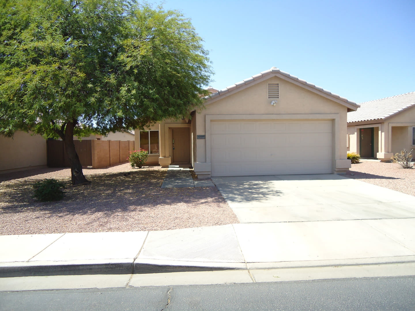 3 Bedroom 2 Bath- All tile- El Mirage – photo 1 of 17