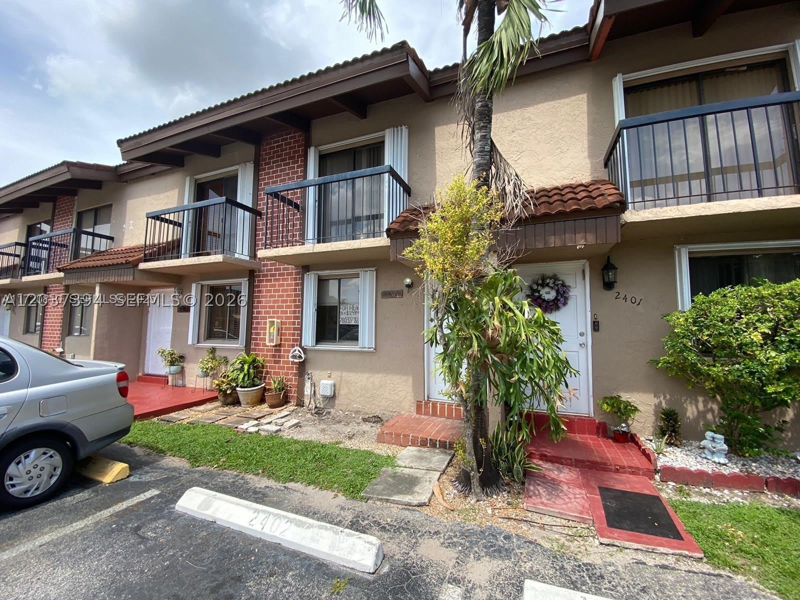 1813 SW 107th Ave – photo 1 of 7