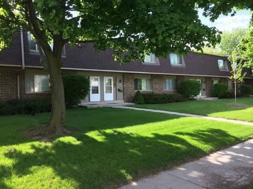 Large Three bedroom &amp; 2 1/2 bath unit for rent for August move in!! – photo 1 of 11