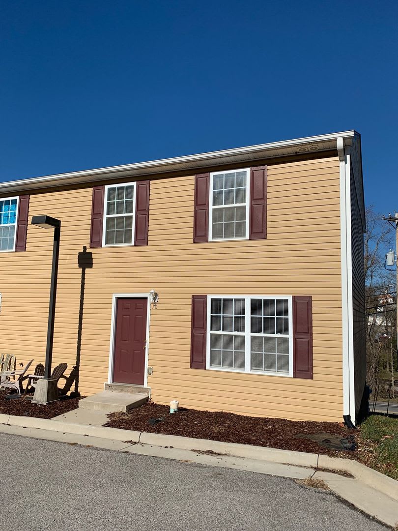 3 Bedroom 2.5 Bath Townhouse – photo 1