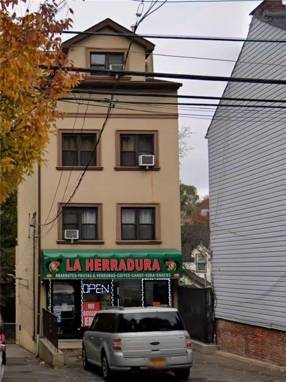 119 Victory Boulevard – photo 1
