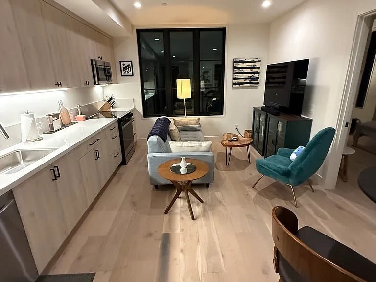 986 South Van Ness Avenue – photo 1