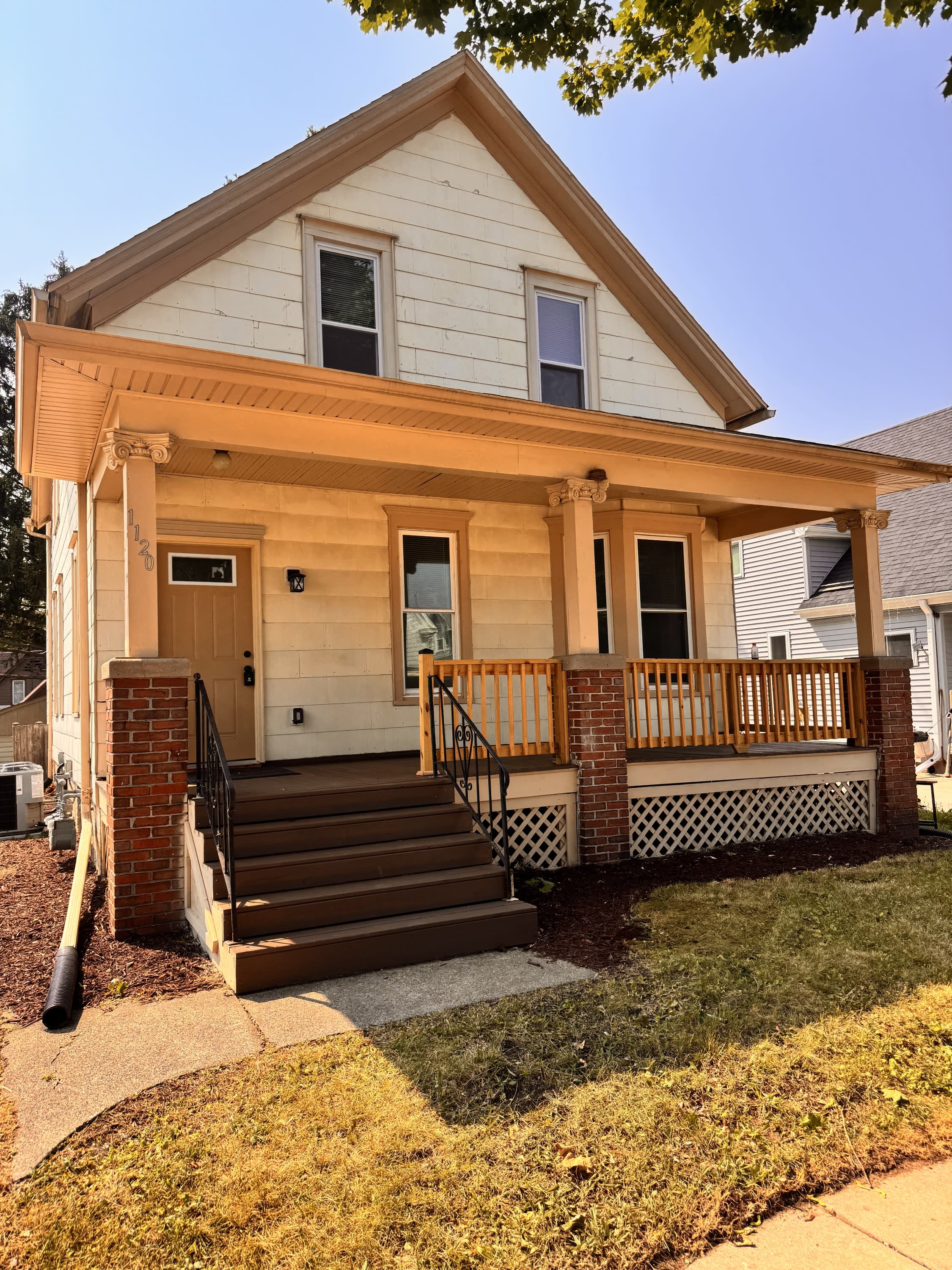 1120 David Street 2 – photo 1