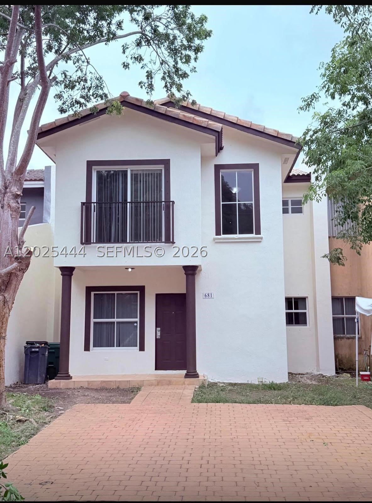 681 SW 7th St – photo 1 of 16