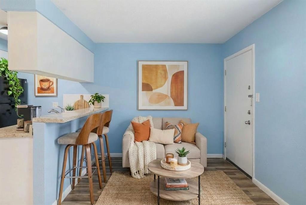 2302 E Side Dr Apt 23 – photo 1