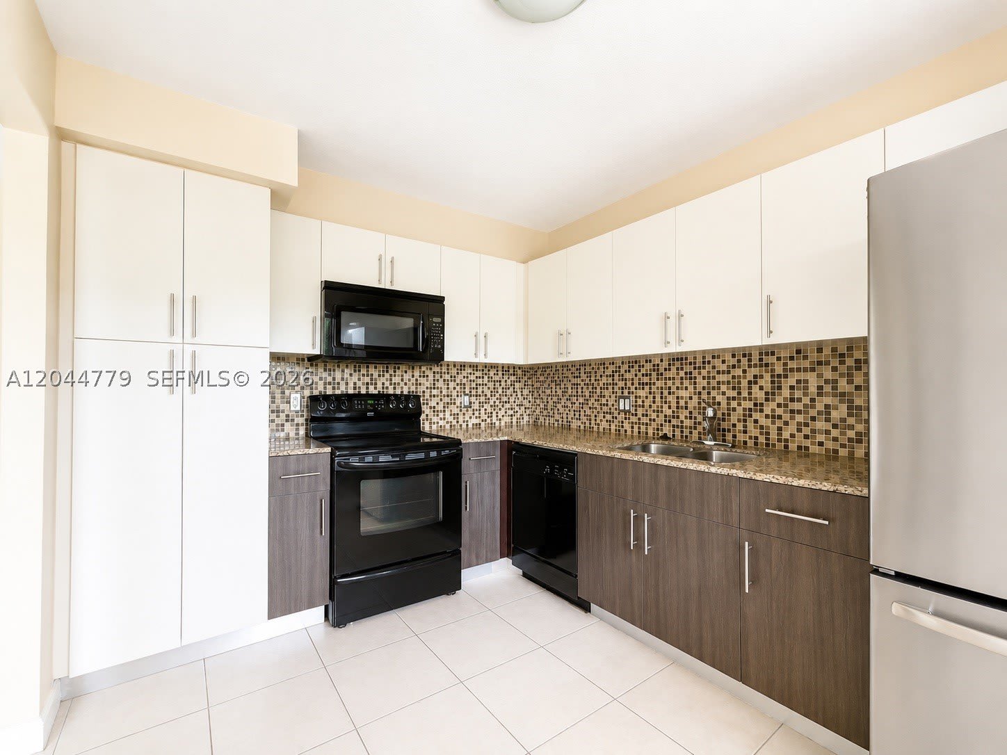 405 LAKEVIEW DR – photo 1