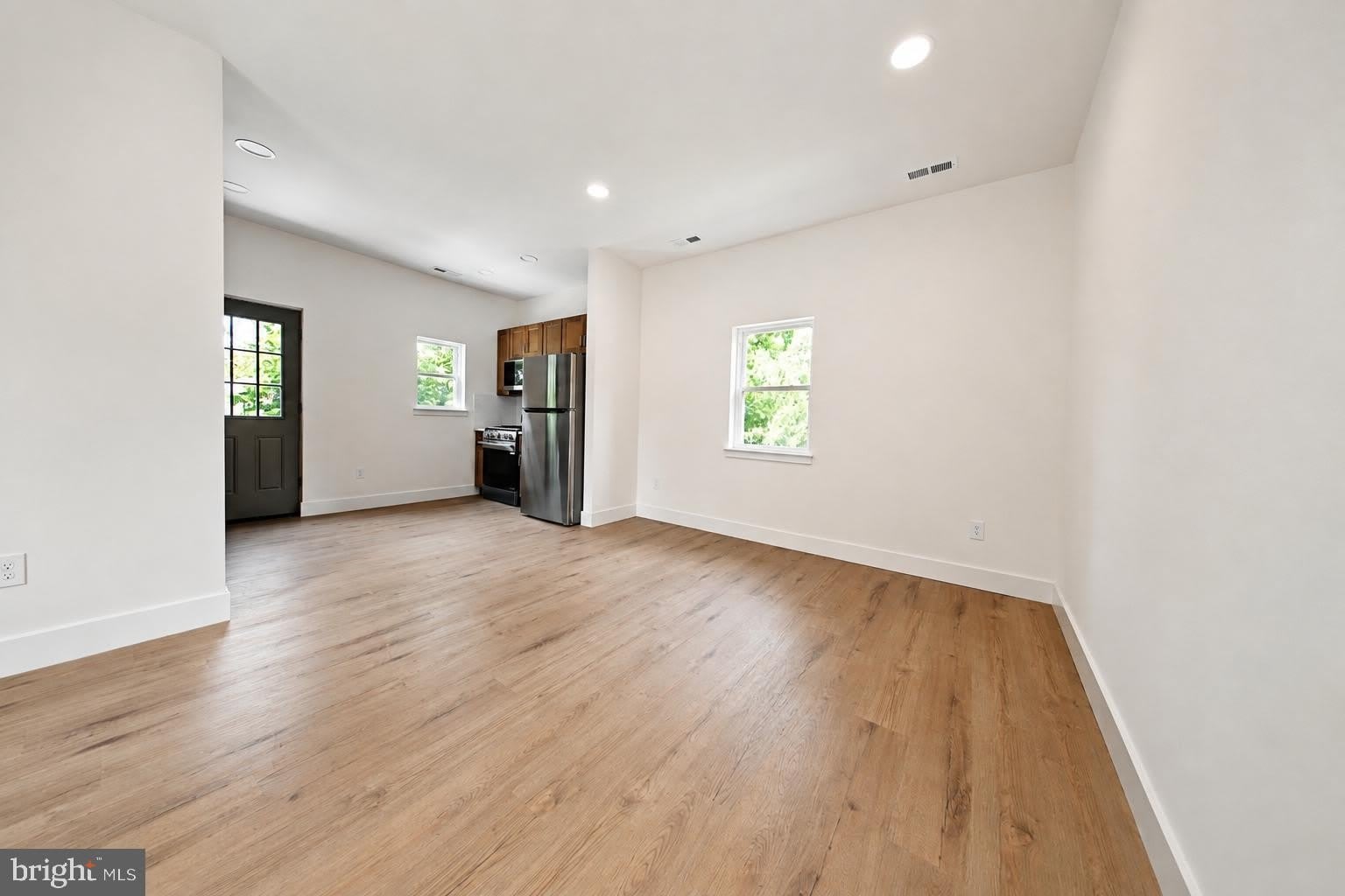 10 MYRTLE Avenue – photo 1 of 16