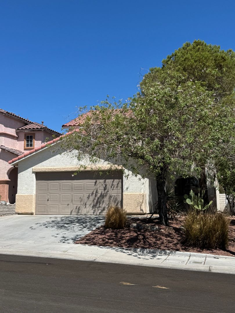 Great 1 home, 3brs, 2bth, 2cg – photo 1