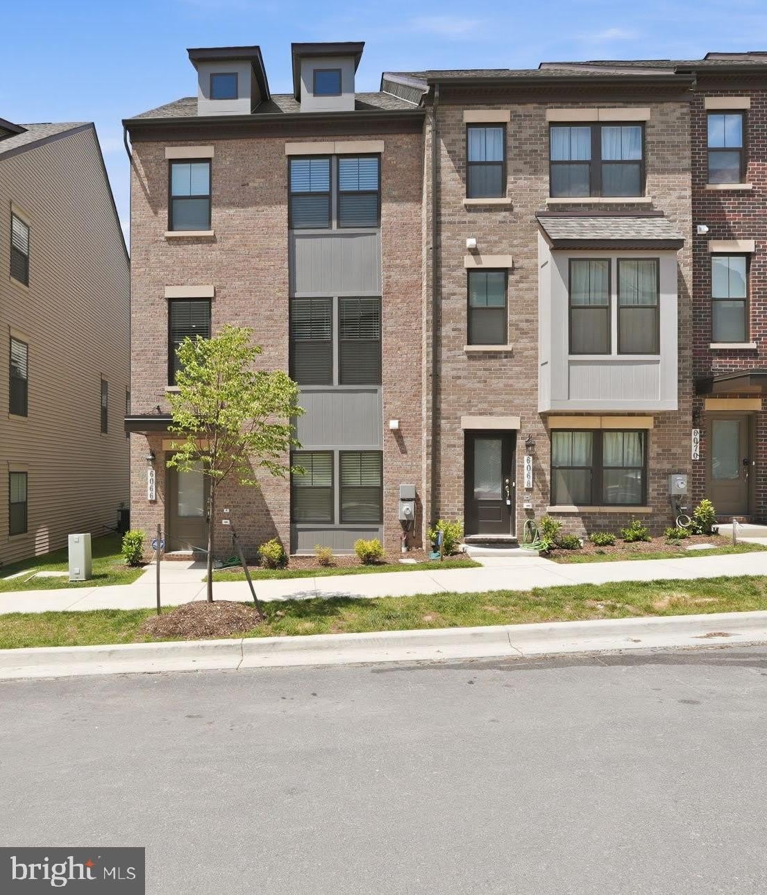 6066 BEAKE ST – photo 1 of 23
