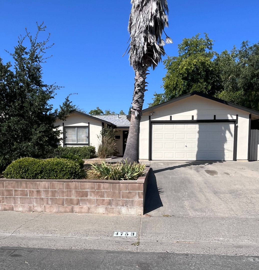 Nice 3 Bedroom Home In Sacramento – photo 1 of 12