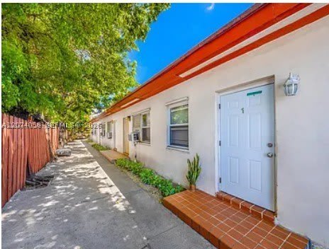 669 NW 28th St – photo 1