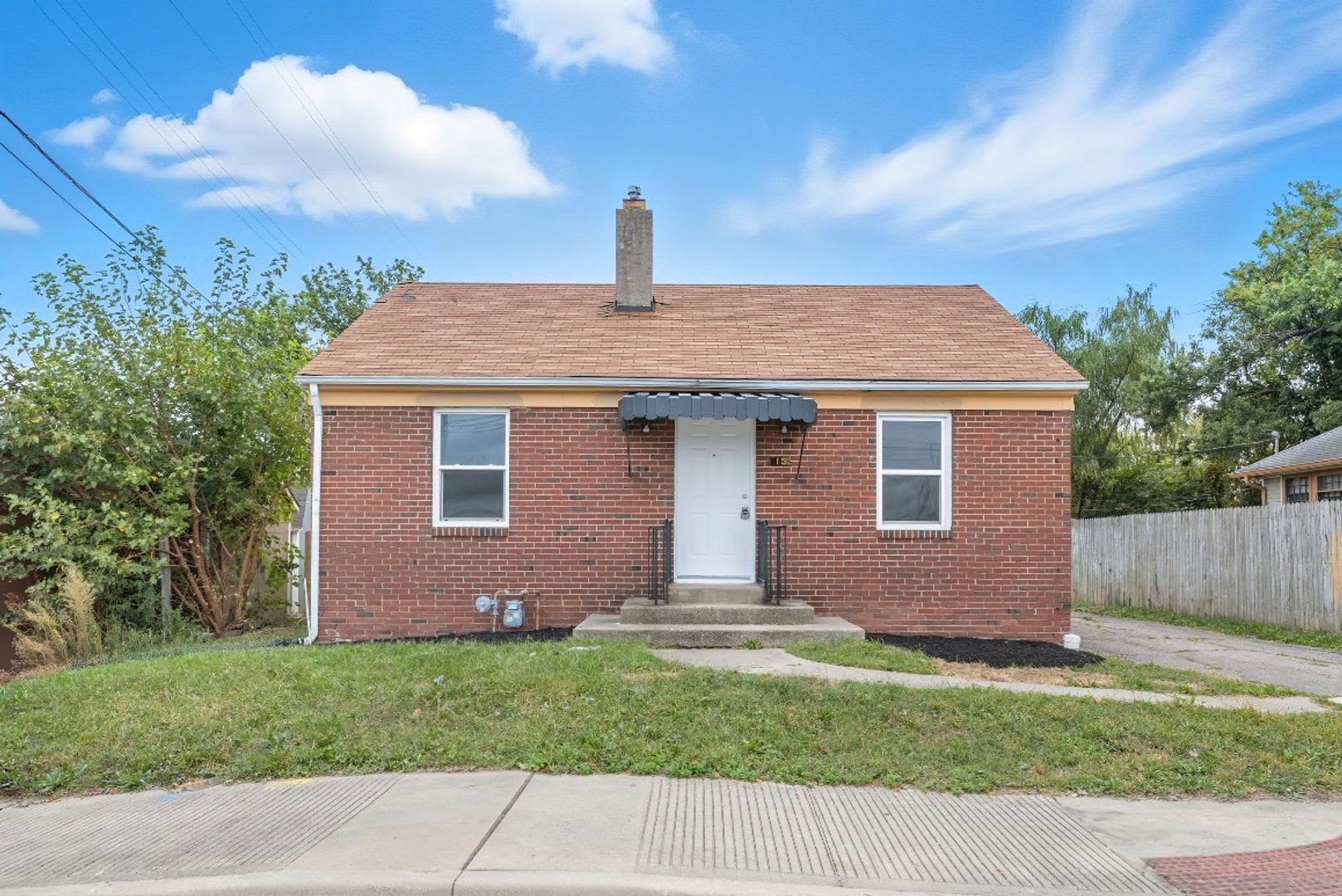 Charming 2-Bedroom Home – Recently Remodeled in Indianapolis Available NOW! – photo 1