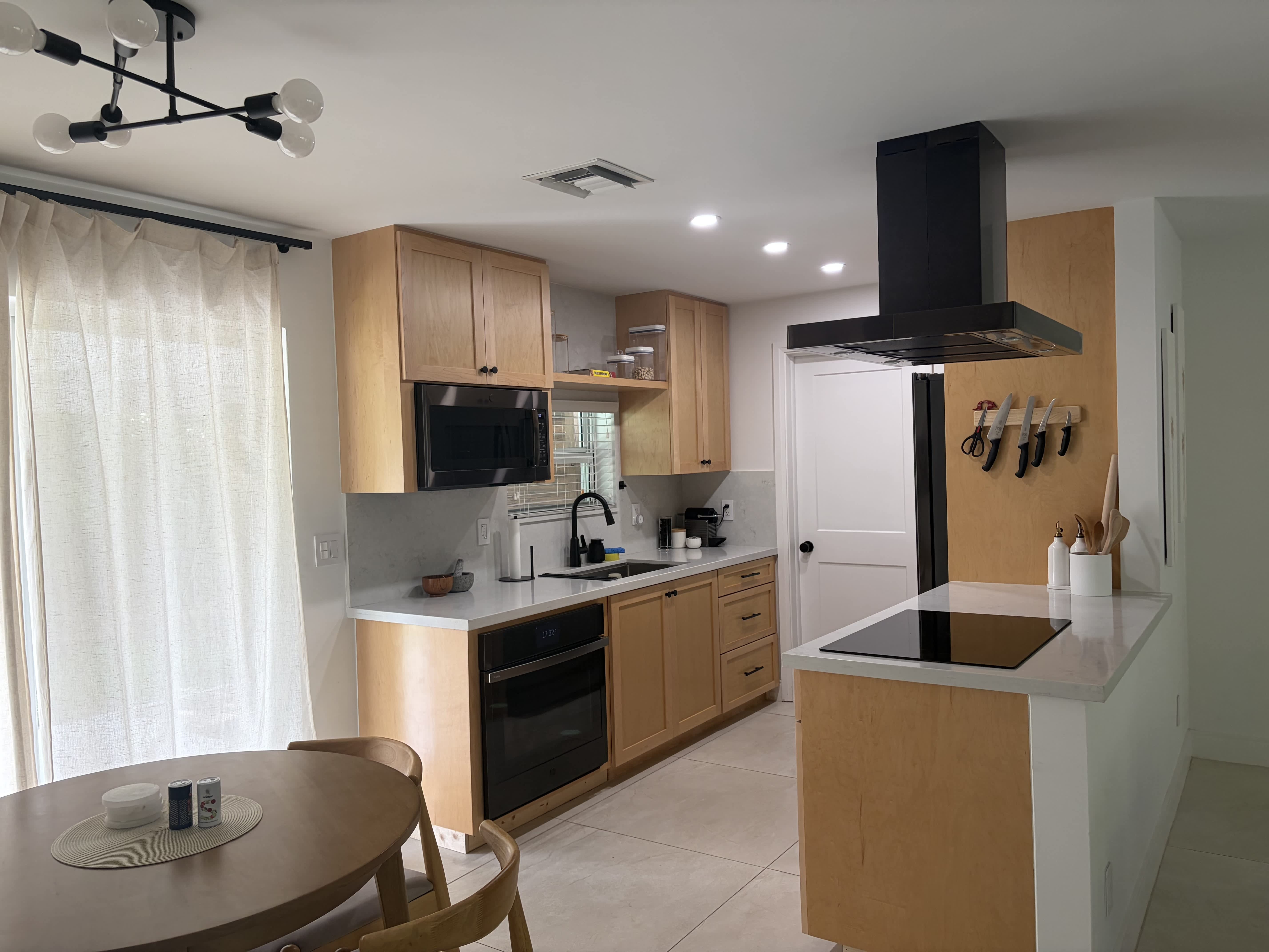 5233 Southwest 95Th Avenue – photo 1 of 9