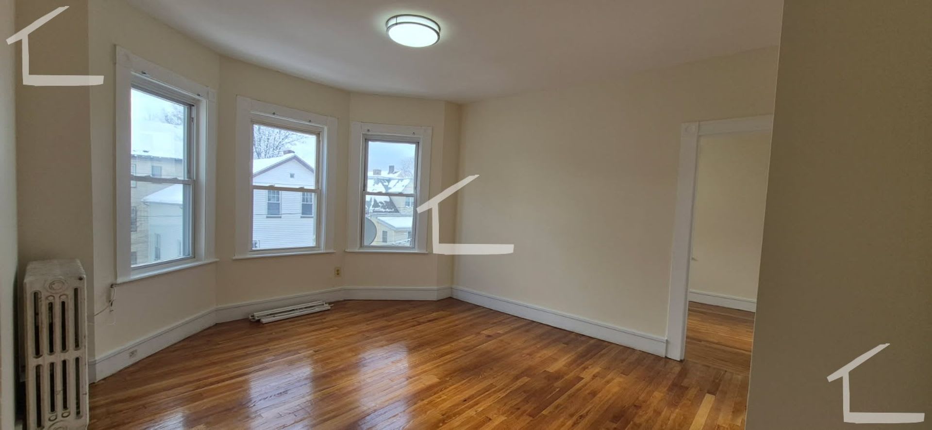 Great value! 4-bed, 1-bath in Brighton; No Broker Fee! – photo 1