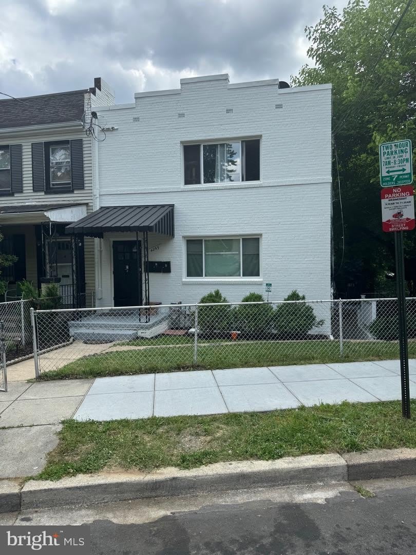 4253 BROOKS ST NE #B – photo 1