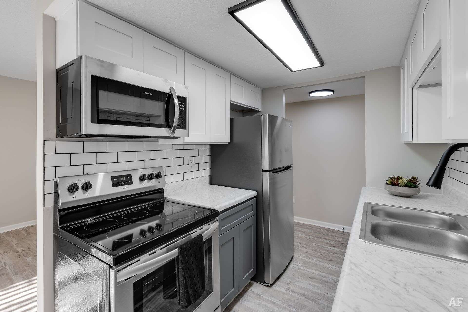 Emerald Square Villas – photo 1