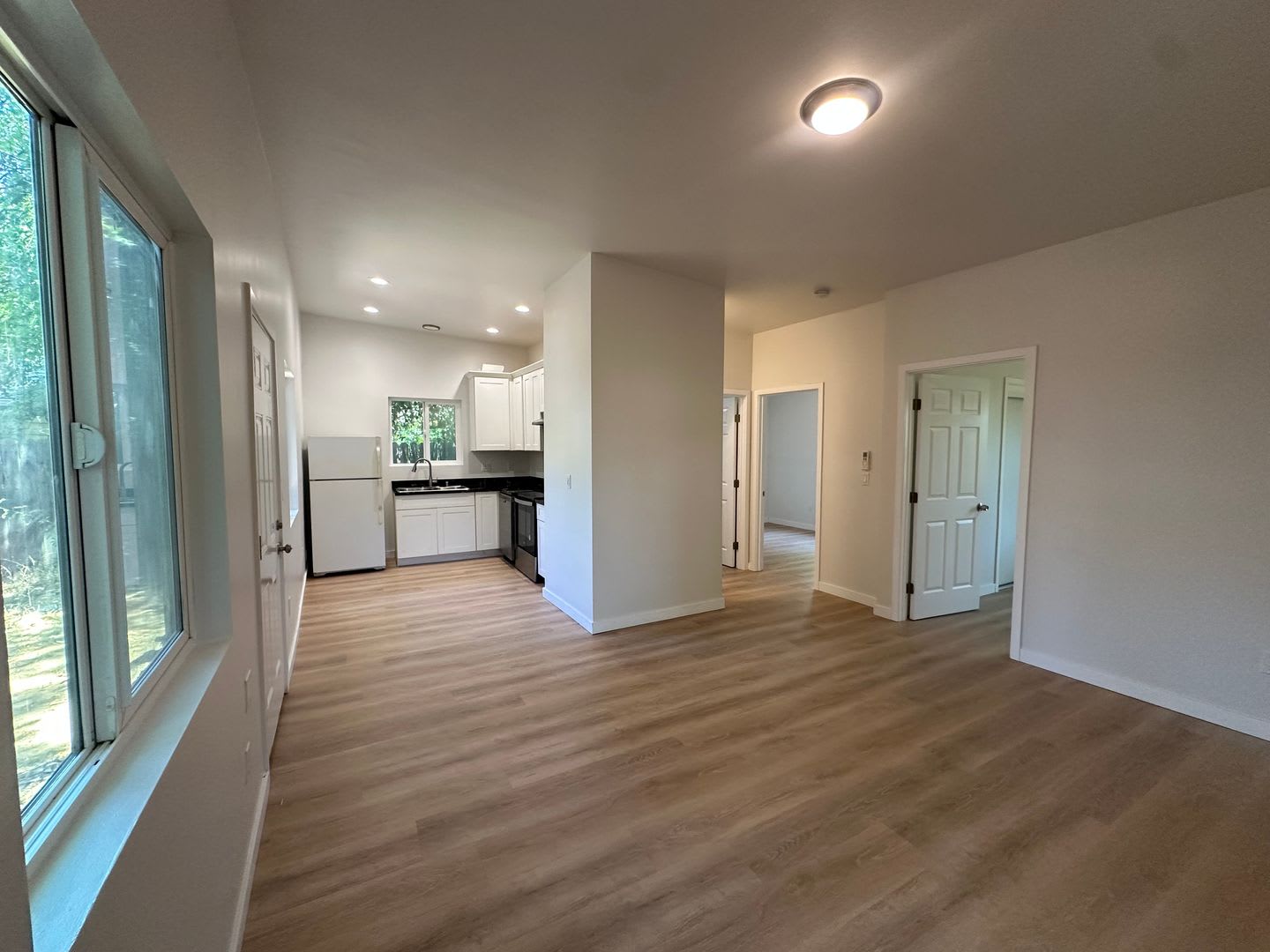 Beautiful, newly remodeled 2 bedroom 1 bathroom house in East Sacramento! – photo 1