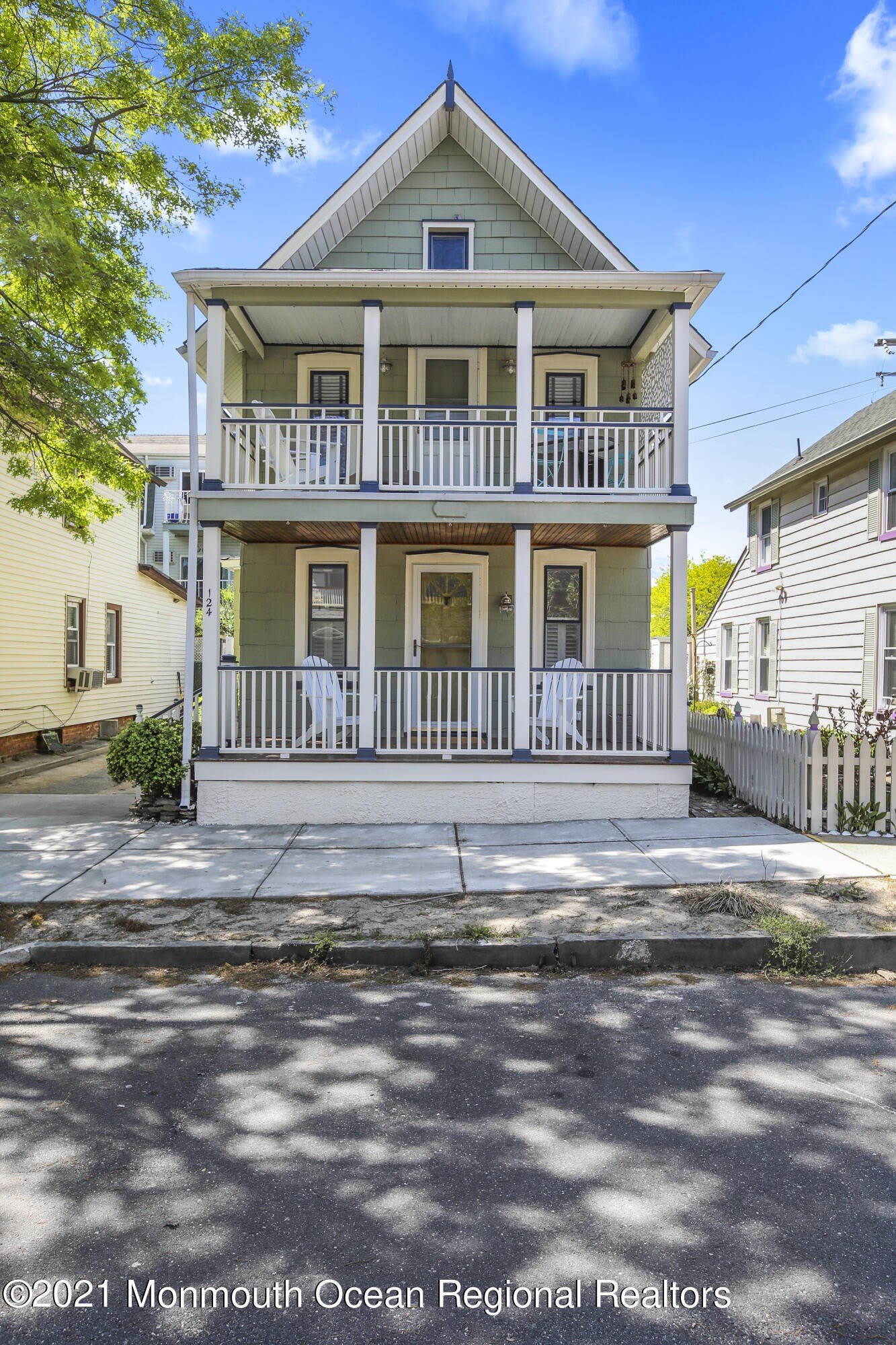 124 Heck Avenue – photo 1