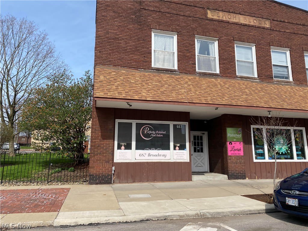 687 Broadway Avenue – photo 1 of 6