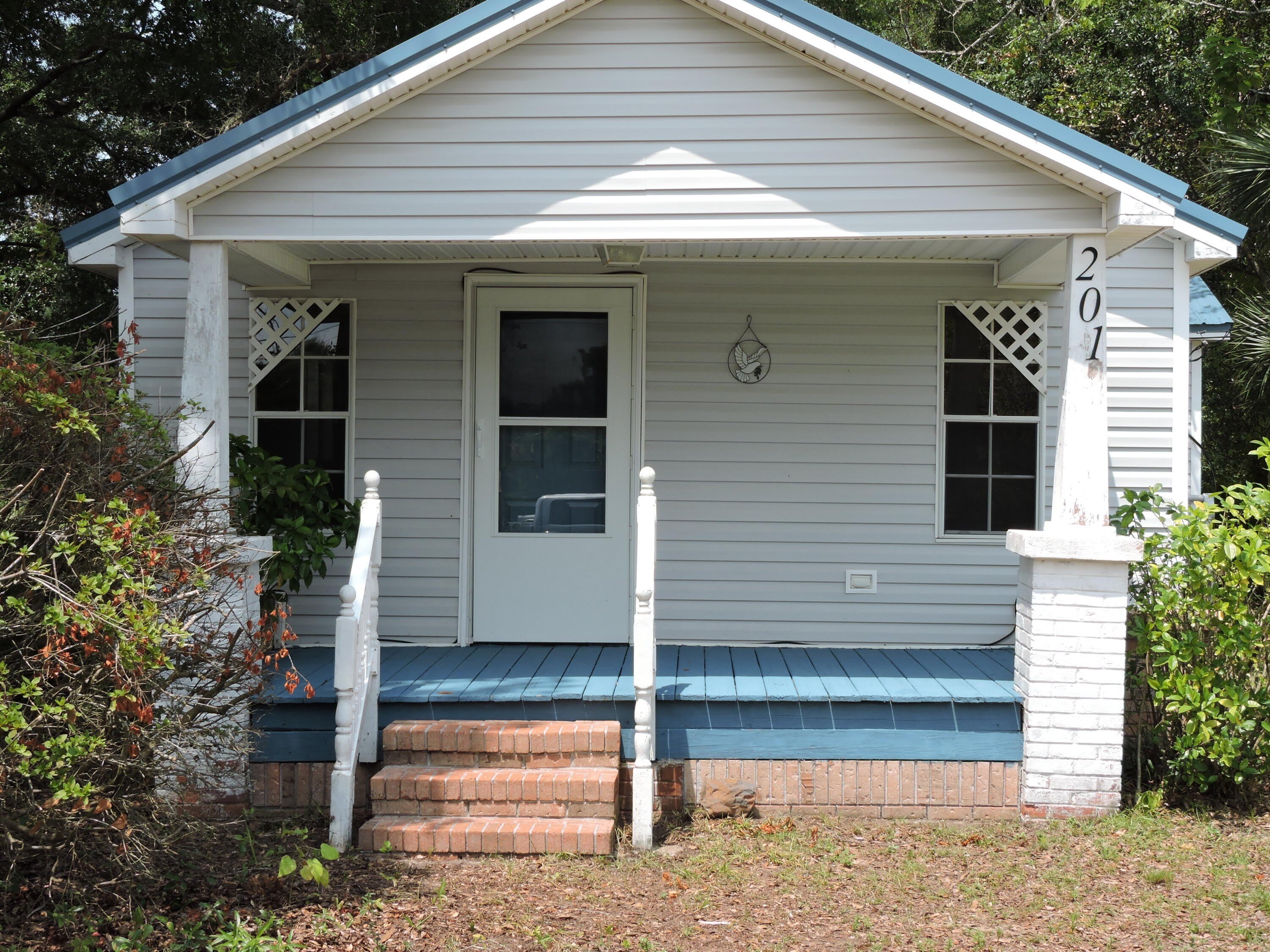 201 Dixie Street – photo 1 of 14