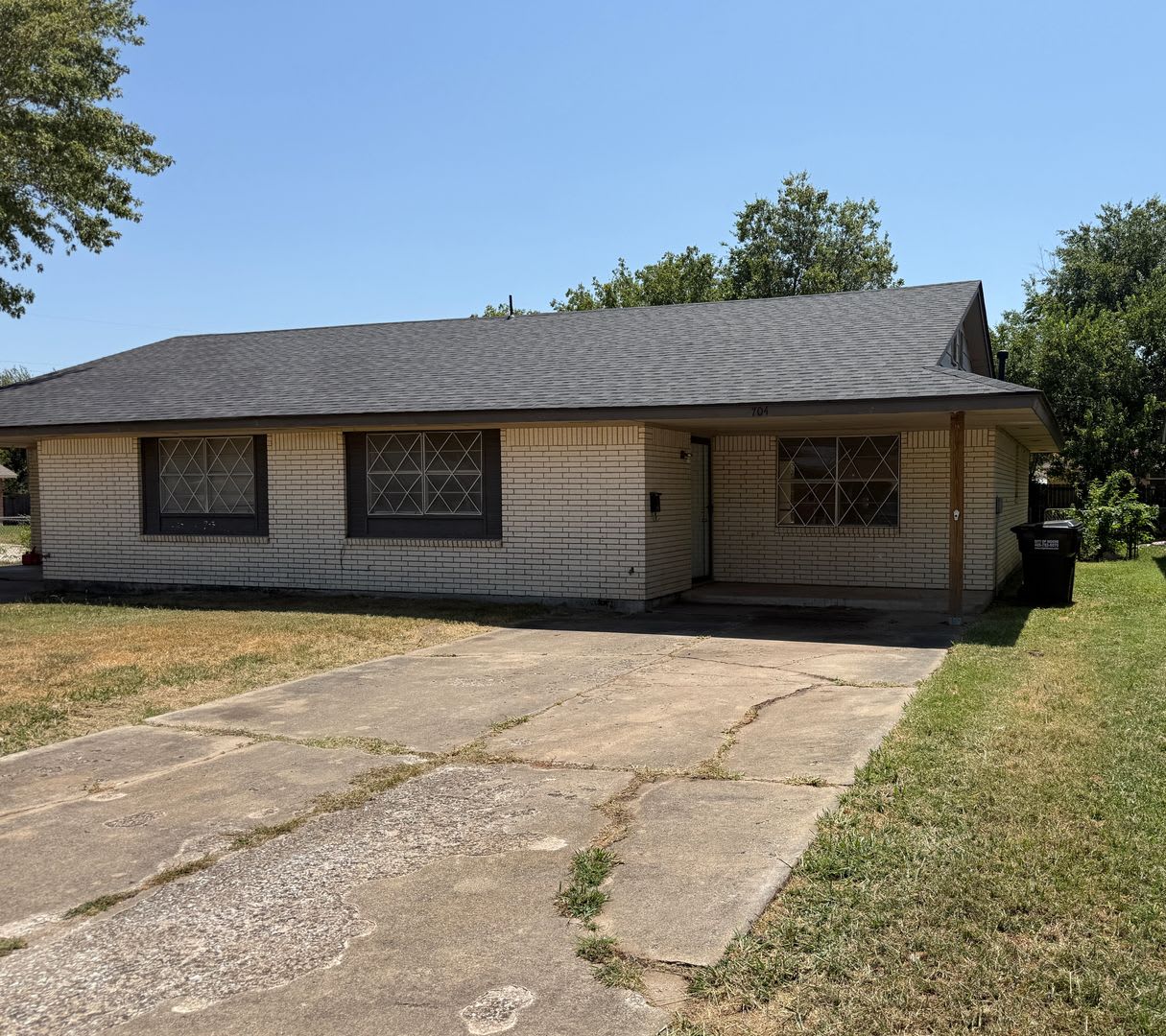 Nice 2 bed/1 bath duplex with backyard in Moore for rent! – photo 1 of 13