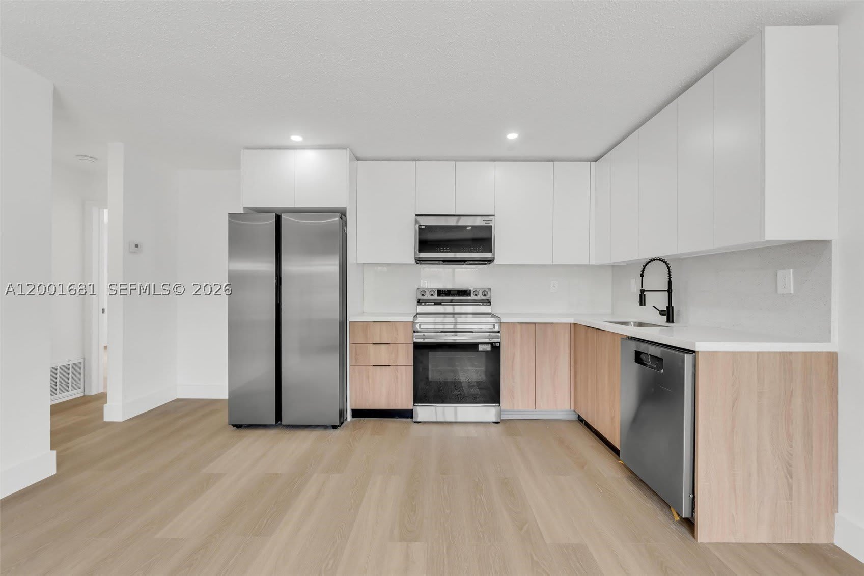 1611 Ne 50Th Ct – photo 1