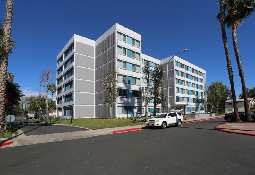 15211 Sherman Way – photo 1