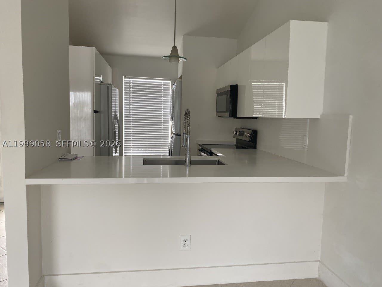 219 SE 8th St – photo 1