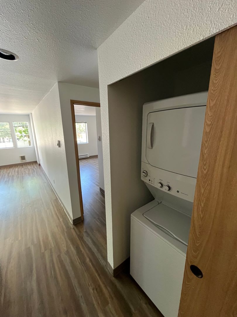 WINCHESTER APTS. – photo 1