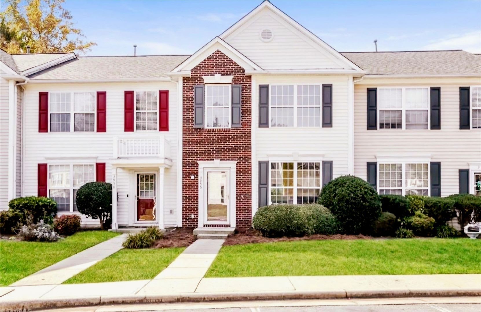 Charming 3BR Townhome in Jamestown – photo 1