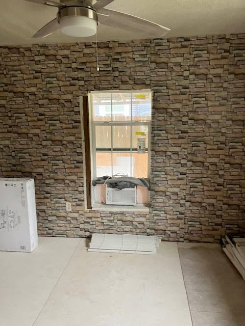 213 Clarence St – photo 1 of 5