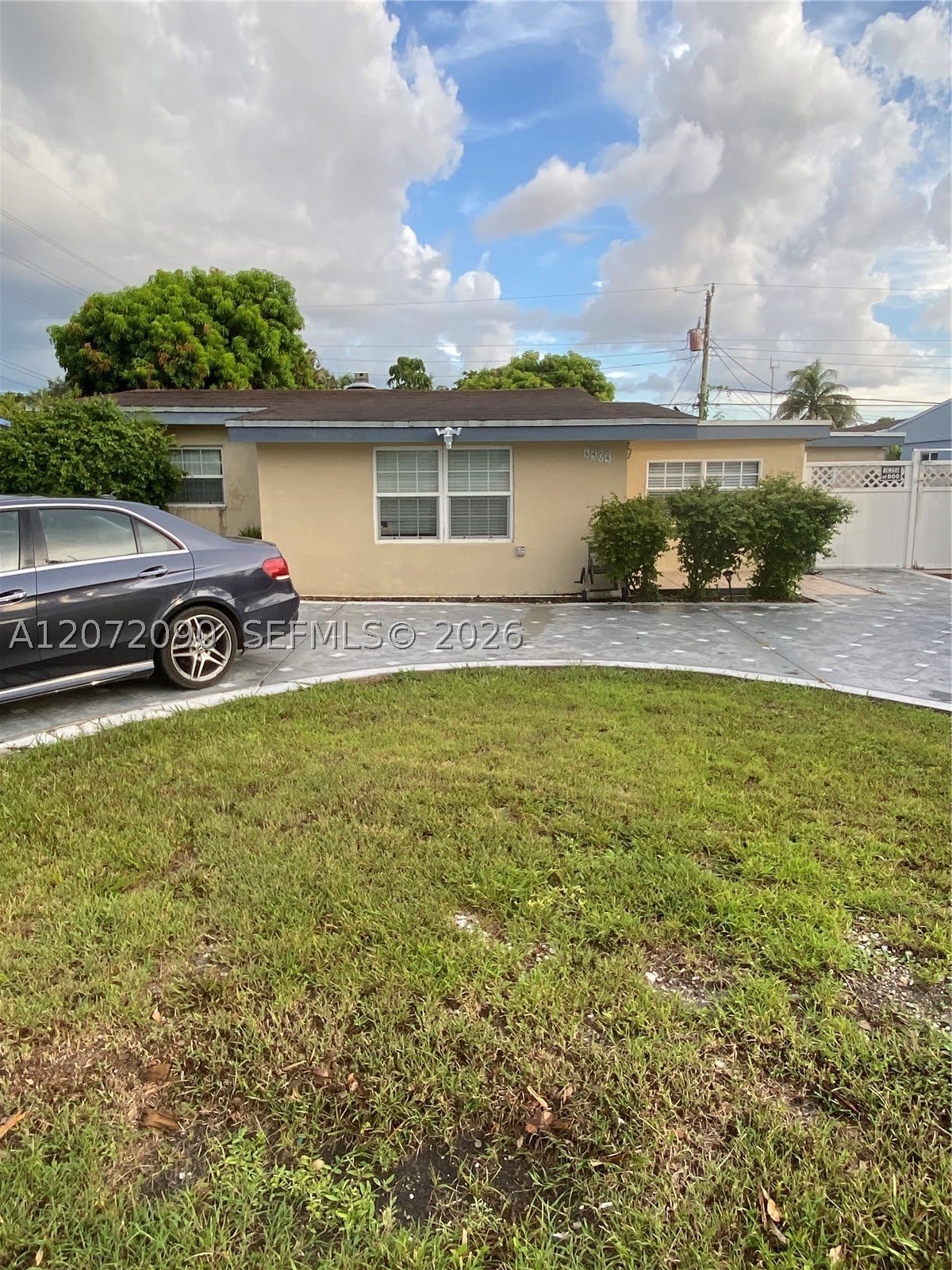 6404 SW 23rd St – photo 1