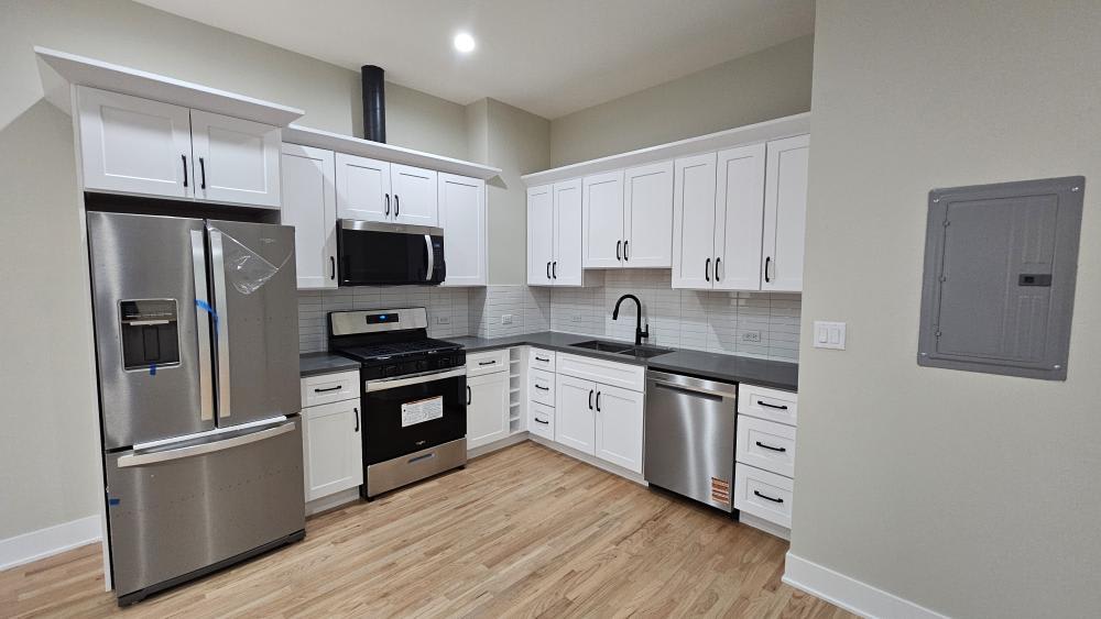 4437 N. Broadway St – photo 1