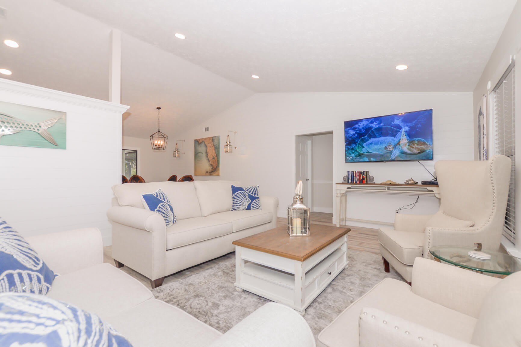 2411 NE Pinecrest Lakes Boulevard – photo 1