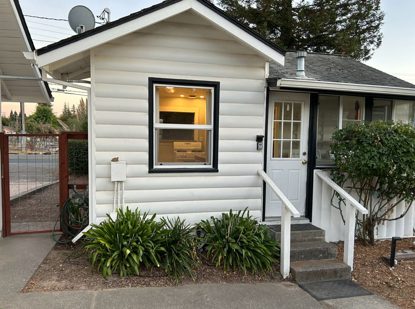 Cute Country Cottage 1 bedroom 1 bath – photo 1 of 16