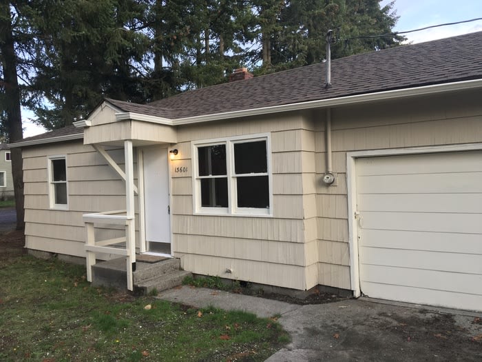 13601 C Street South – photo 1 of 14