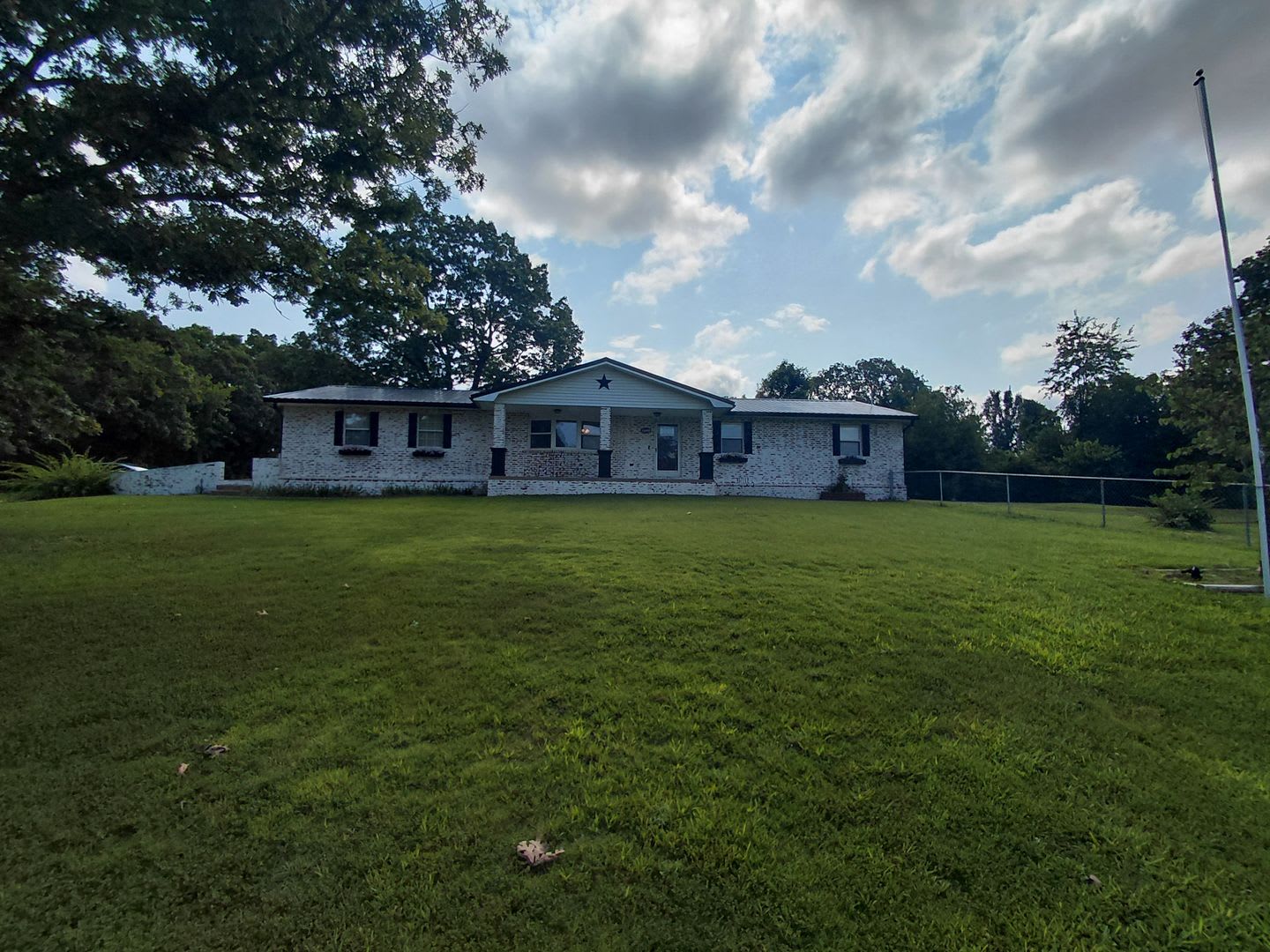 Fenced home close to post! – photo 1 of 29