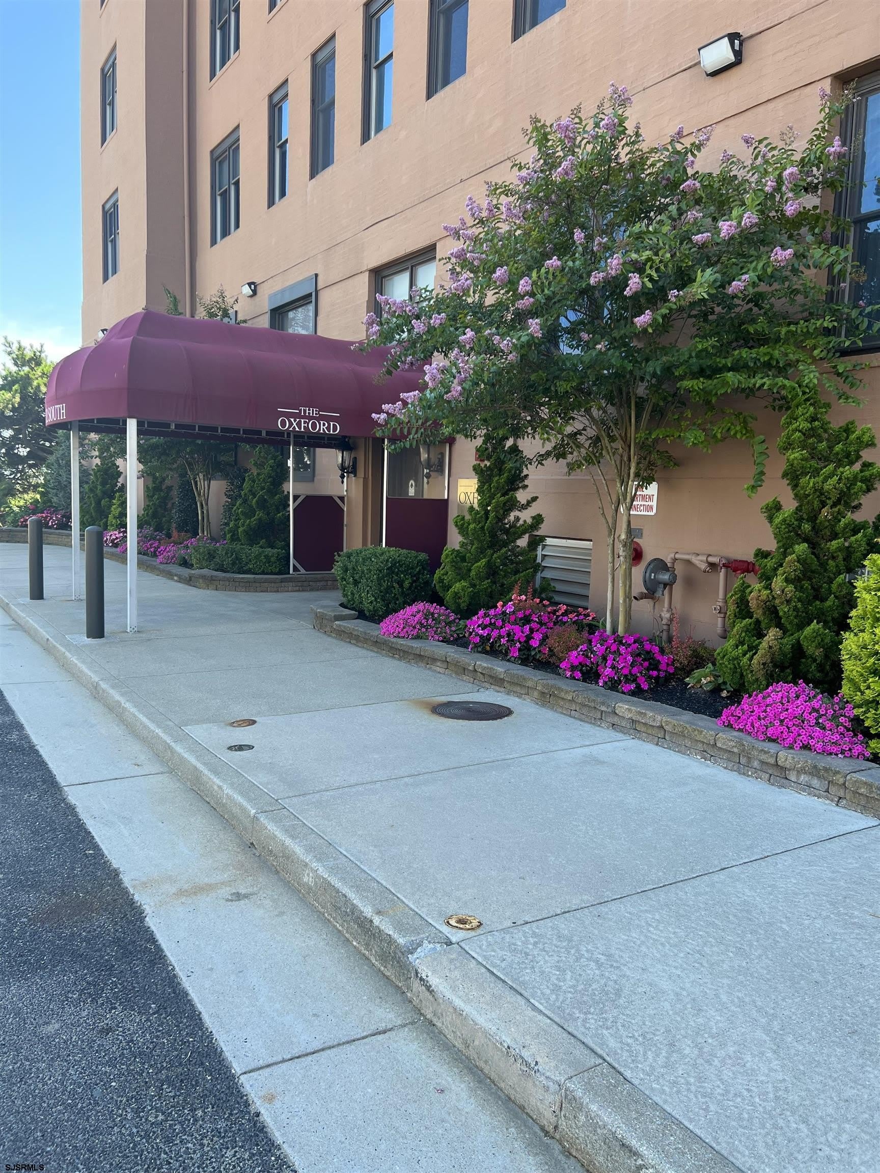 112 S Oxford Ave – photo 1