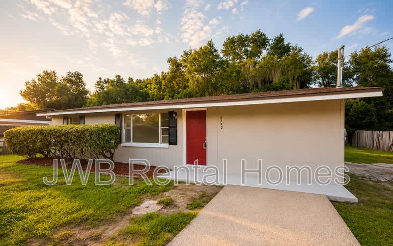 5742 Newberg Ln – photo 1