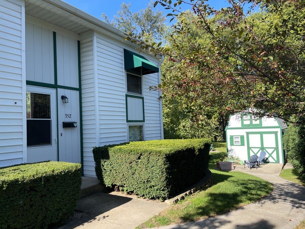 352 College Street – photo 1 of 20