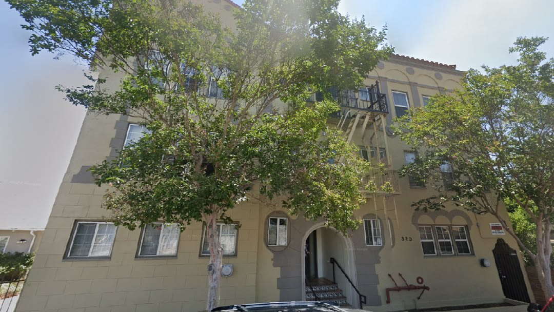 320 N. Ardmore Avenue – photo 1