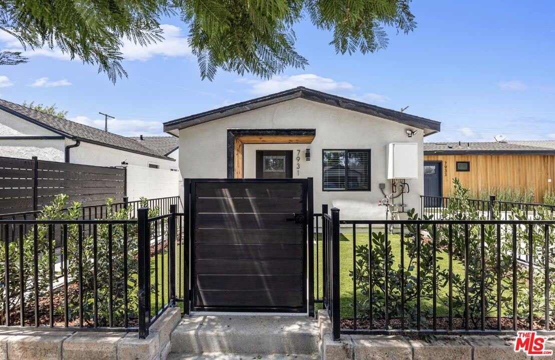 7931 Zelzah Ave – photo 1