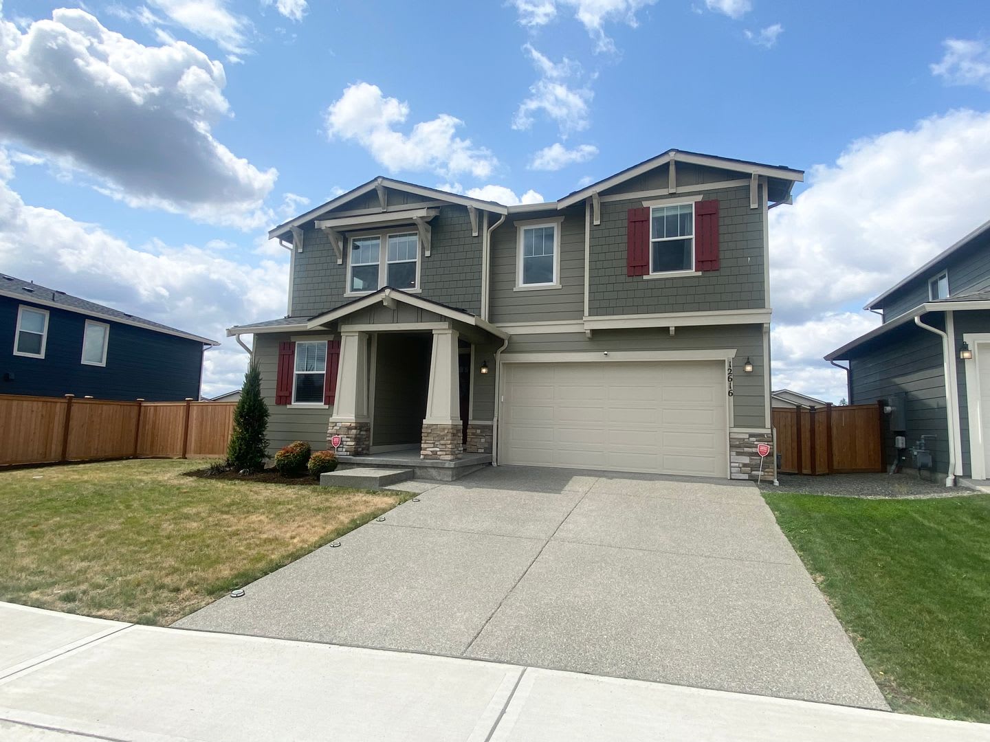 Modern Bonney Lake Home w/ AC **SHORT TERM LEASE THROUGH 8/31/26 ** – photo 1 of 28