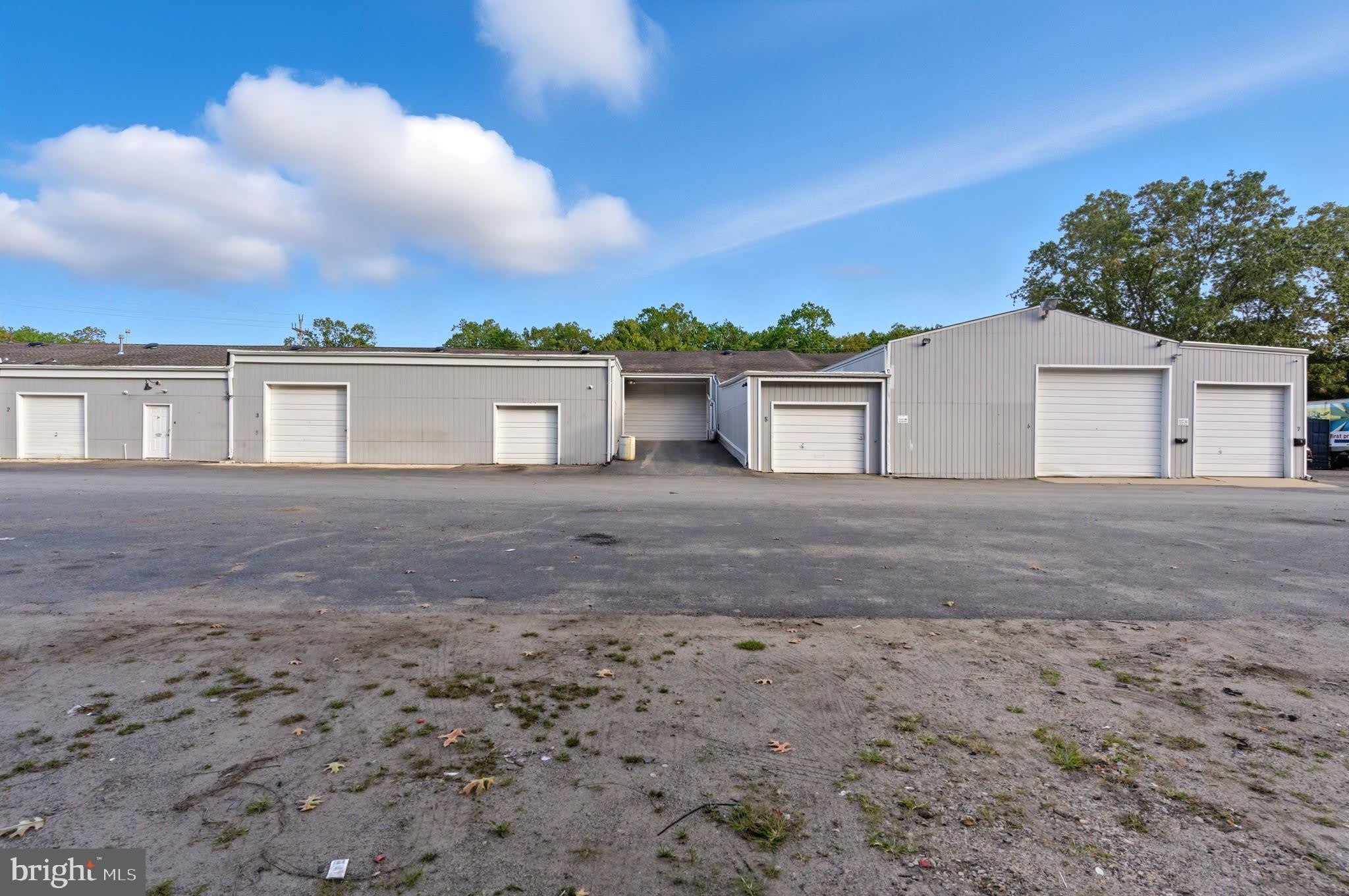 534 WHITESVILLE Road – photo 1