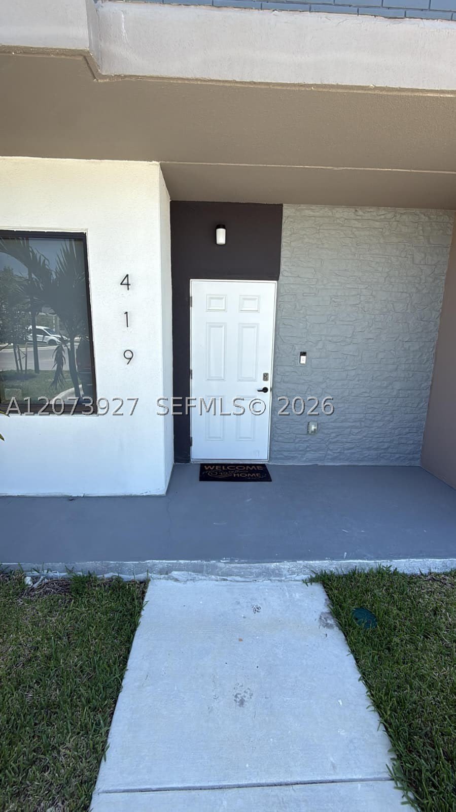 419 NW 13th Ct – photo 1 of 9