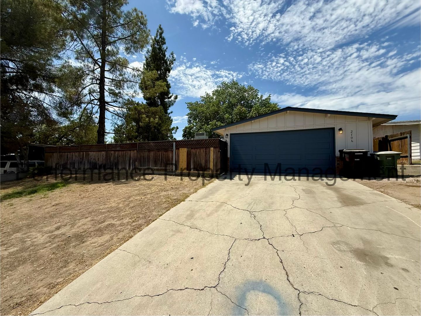 Cute 4 Bed/2 Bath SE Bakersfield Home w/ Bonus Room, RBP & Deposit Alternative Option – photo 1