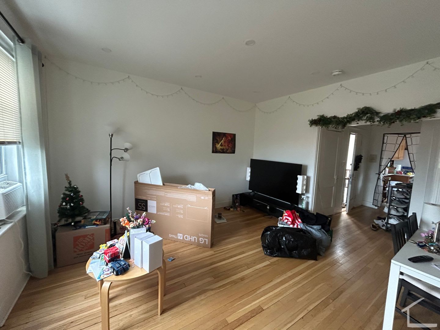 Charming 2 Bedroom-No Broker Fee – photo 1