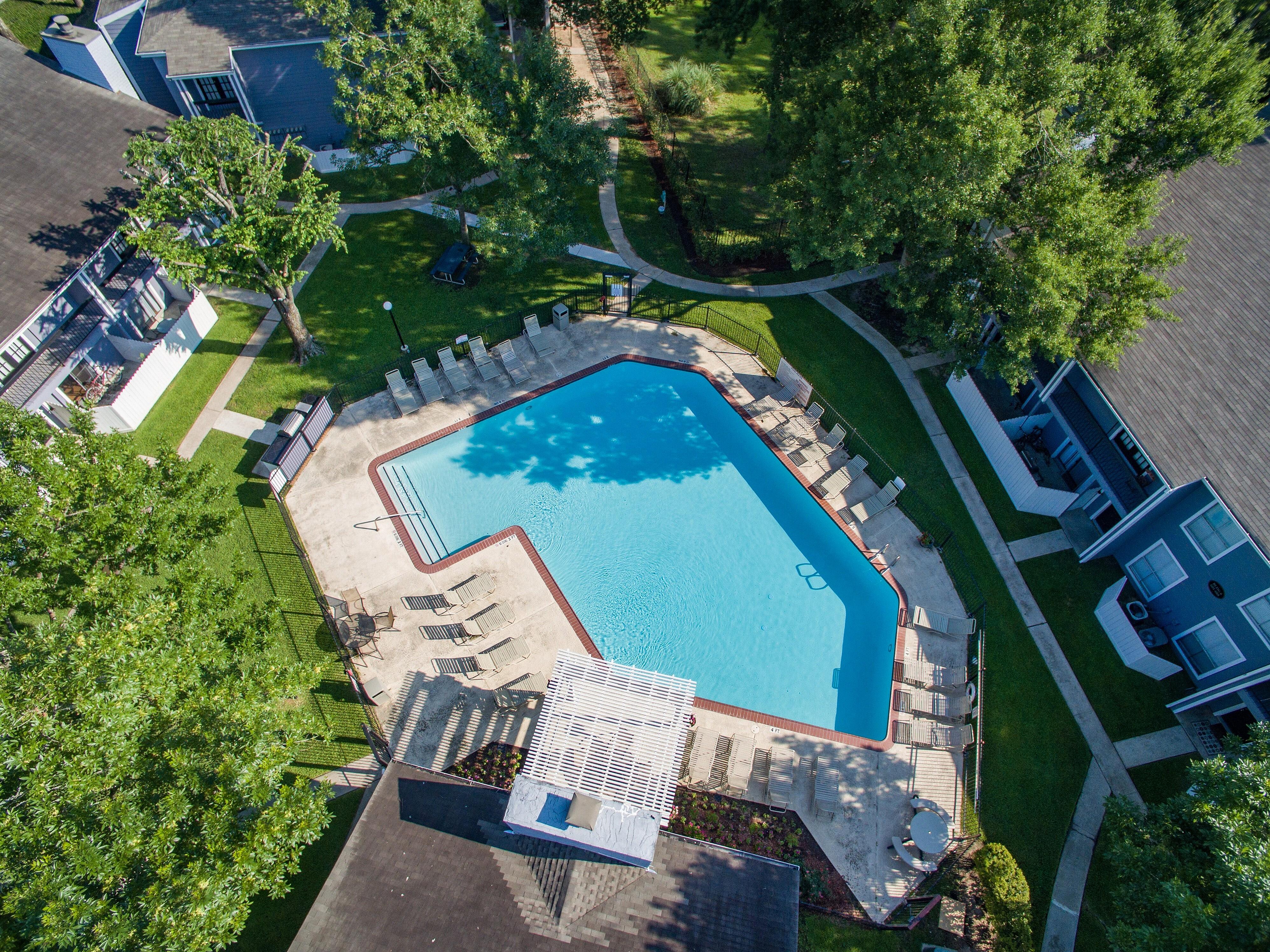 Lakewood Apartments – photo 1 of 18